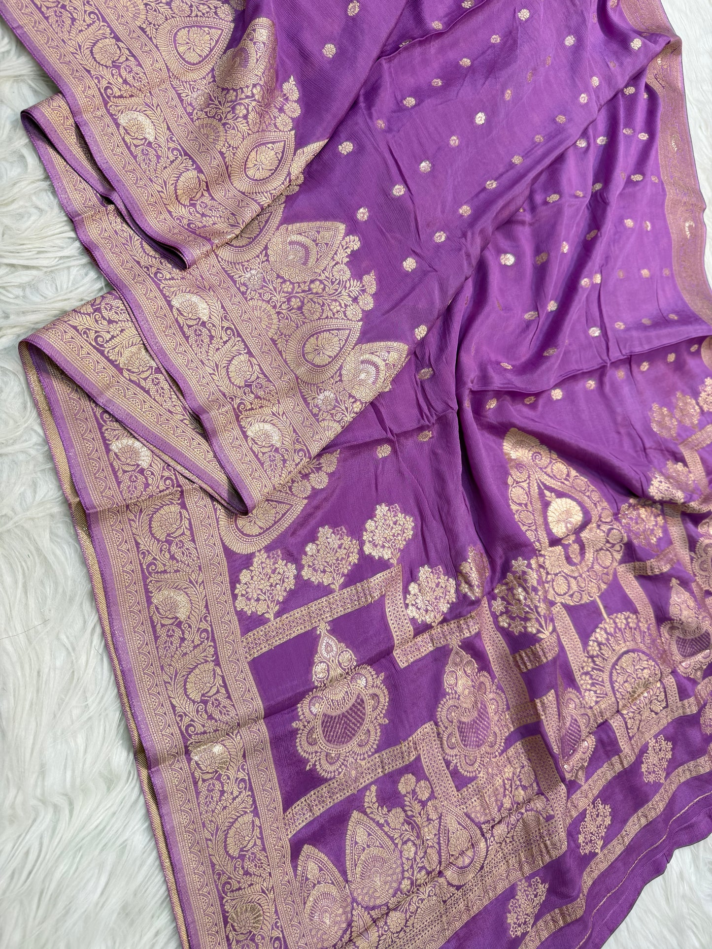Purple shade Chinon Viscose premium Open Border Pallu Dot Booti Saree