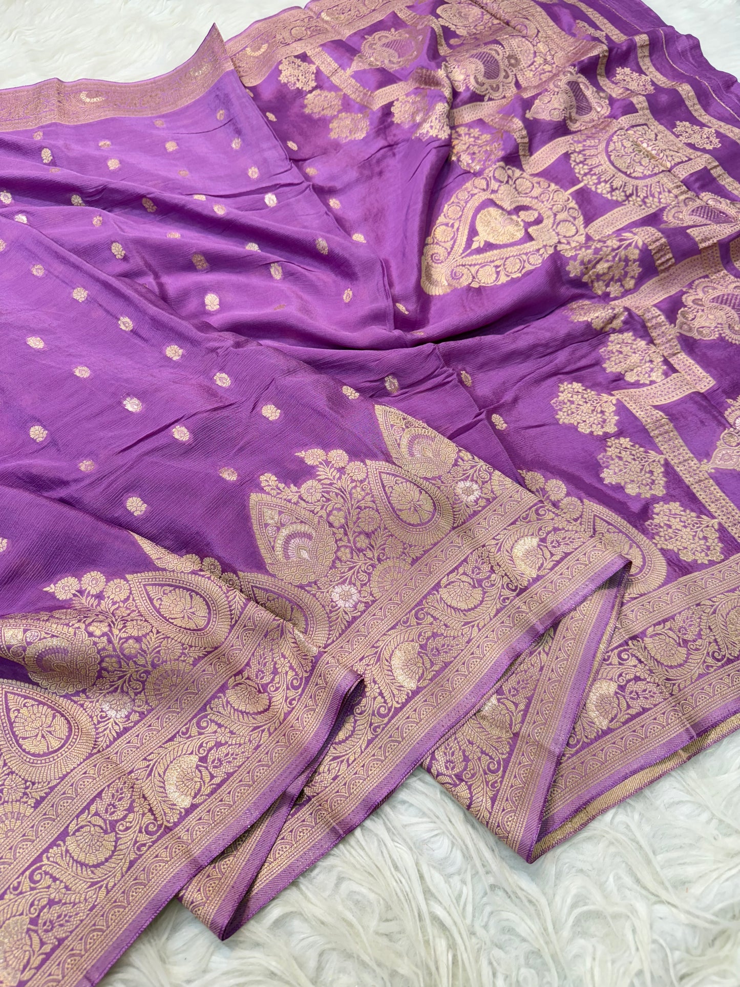 Purple shade Chinon Viscose premium Open Border Pallu Dot Booti Saree