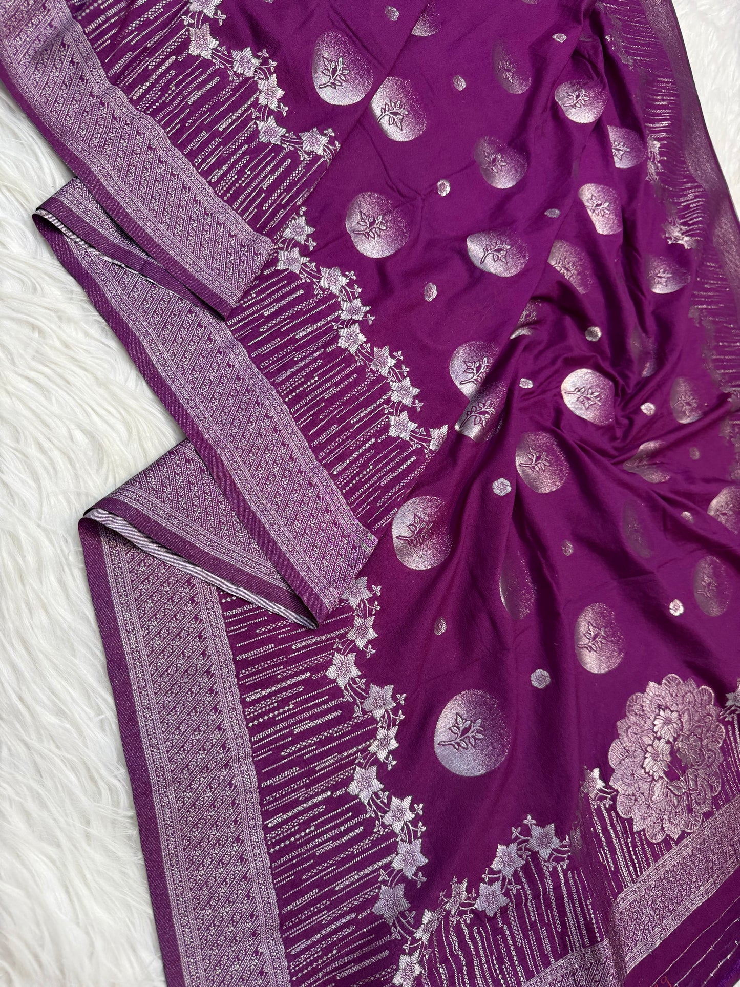 Magenta shade georgatte Banarasi saree