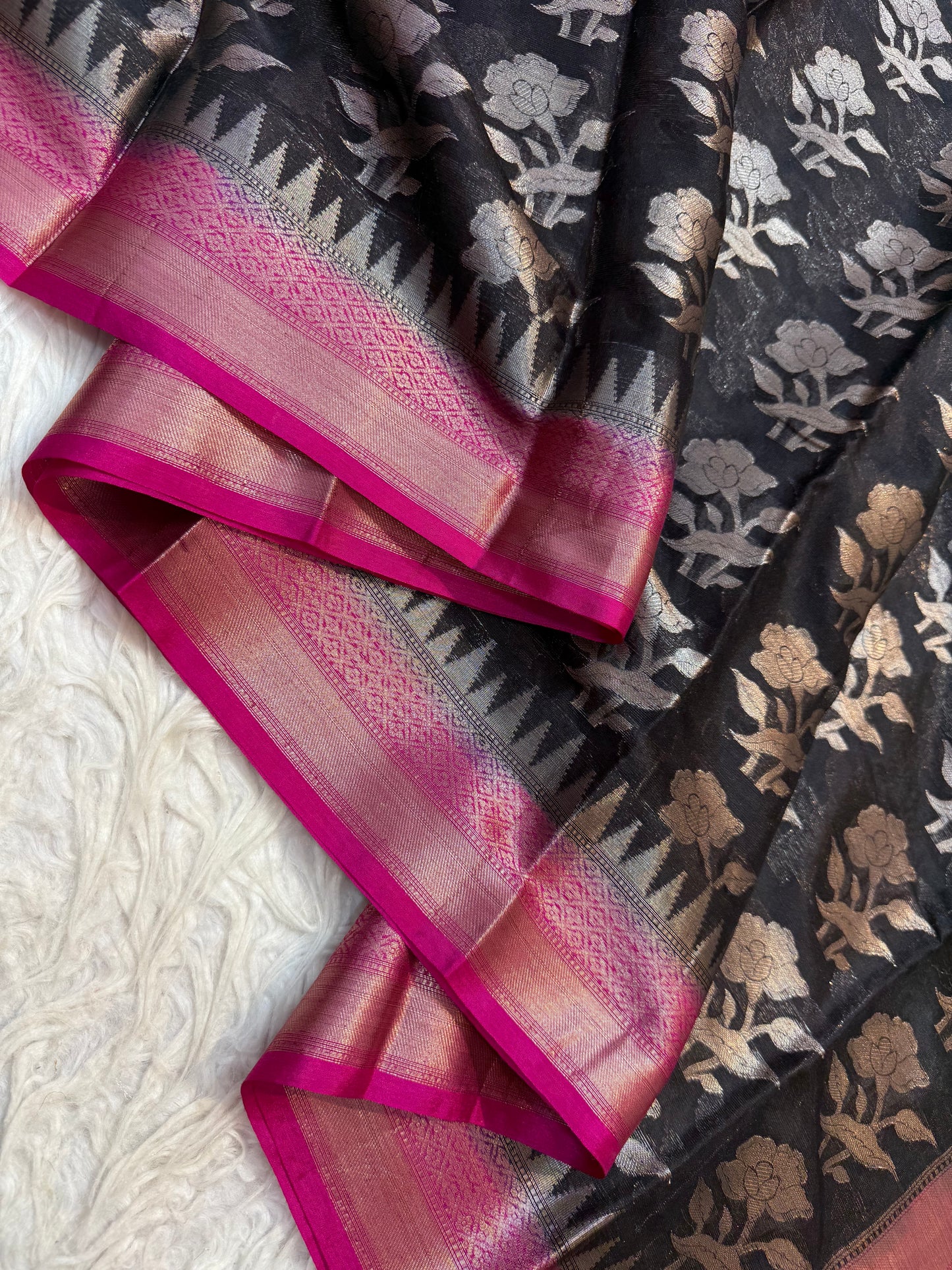 Black pink shade warm silk premium Banarasi saree
