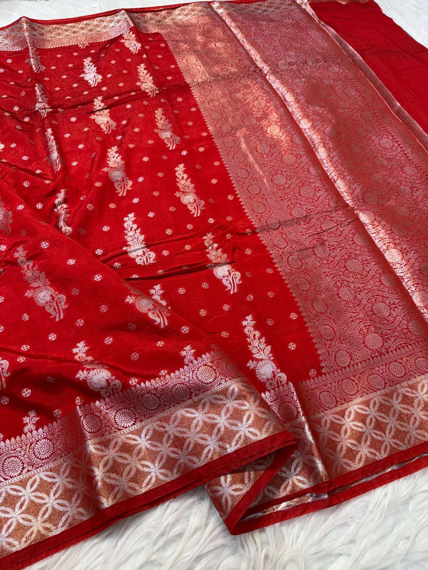 Red shade Raw mango soft silk banarasi saree