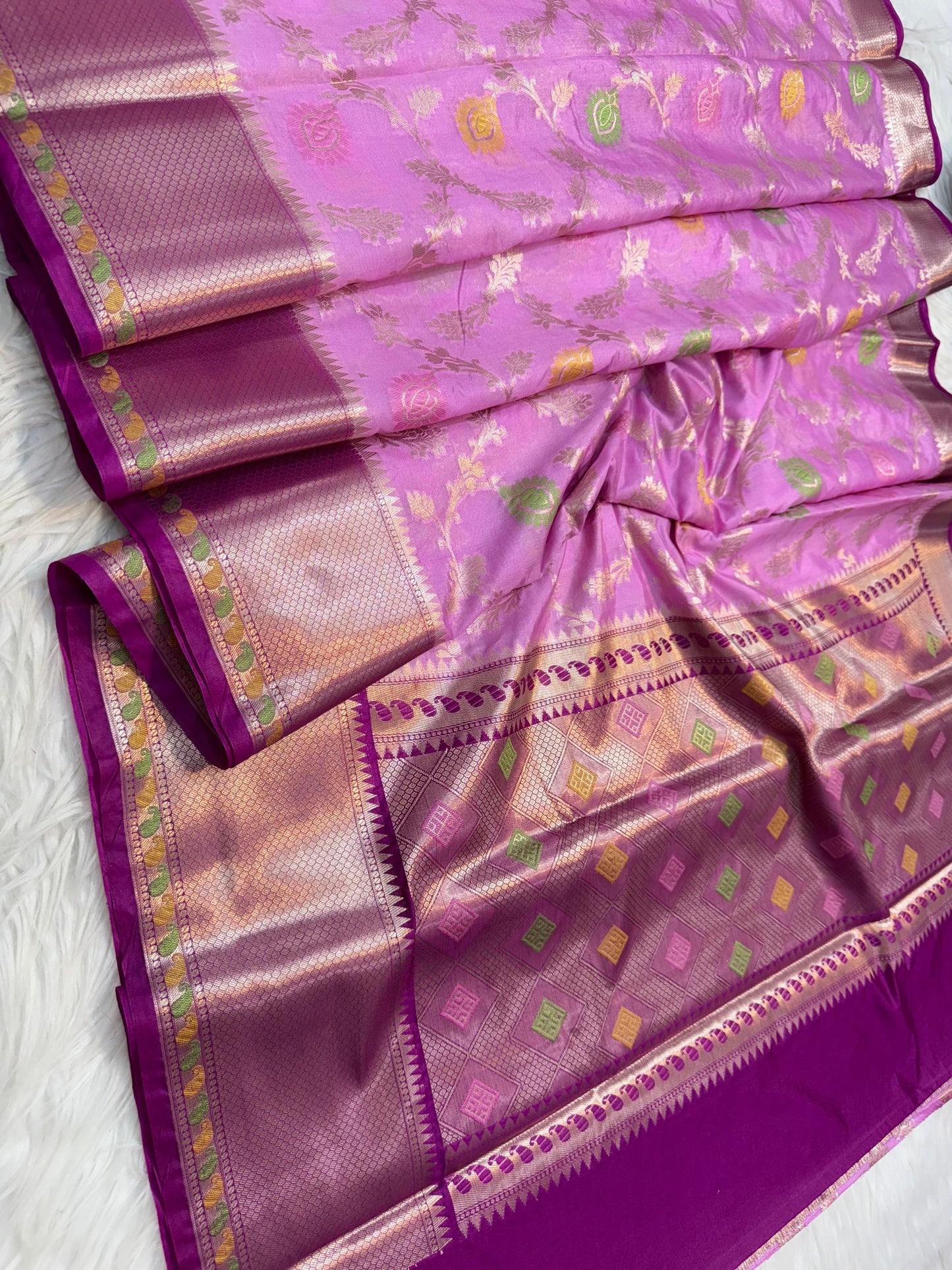 Pink & magenta shade Chiniya Silk premium Banarasi Saree