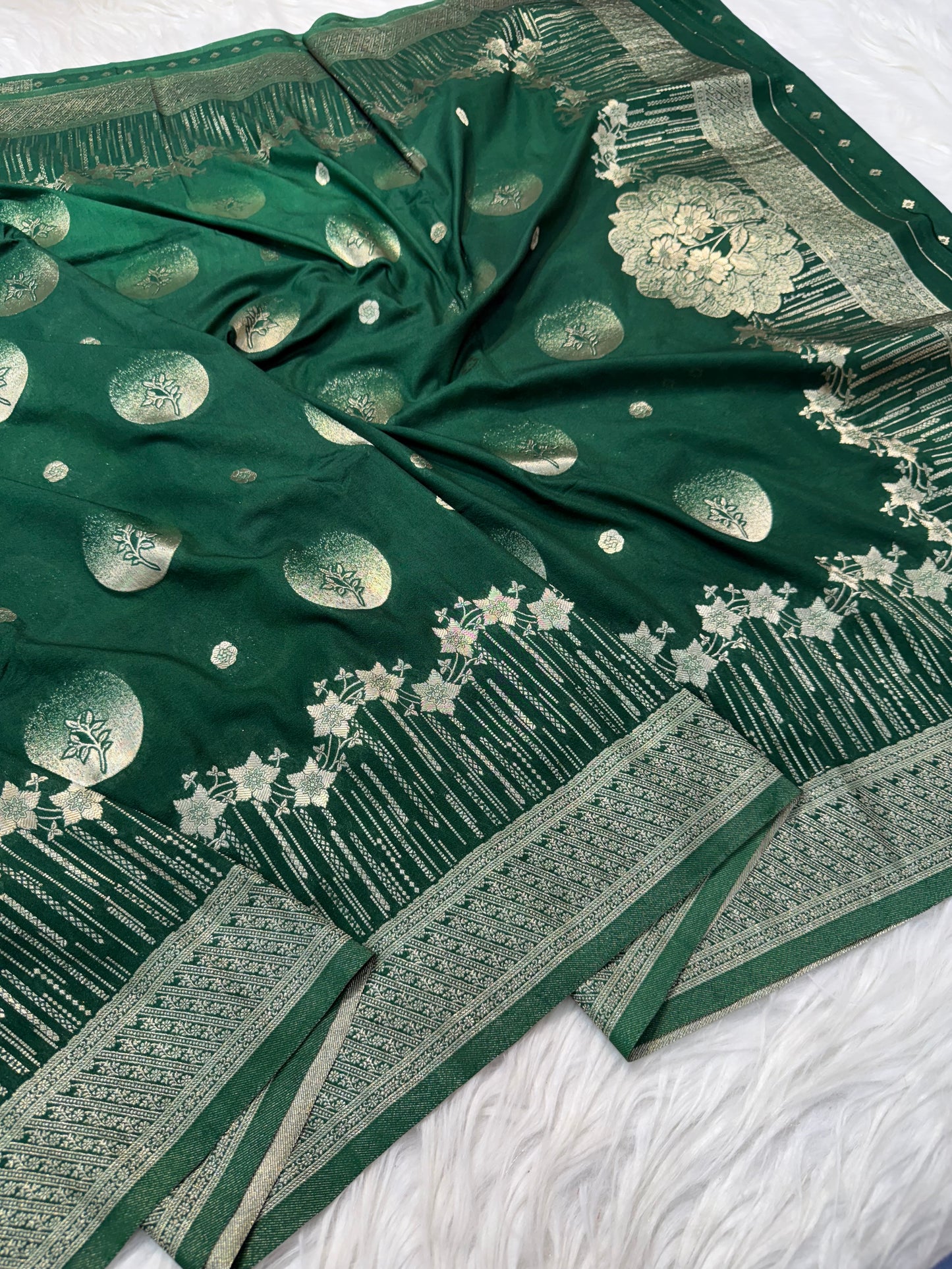 Bottel green shade georgatte Banarasi saree
