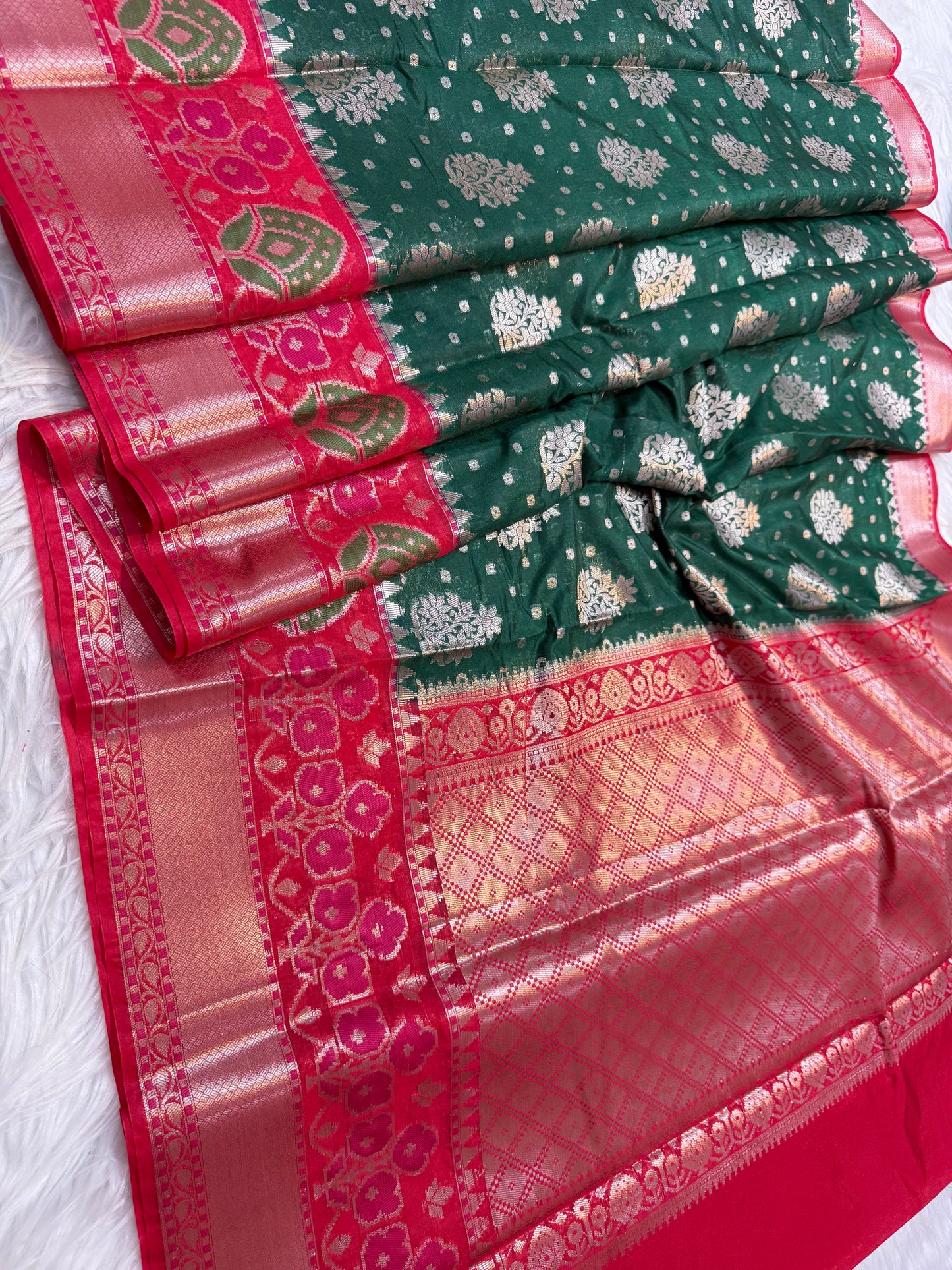 Bottle green & redshade Chiniya Silk premium Banarasi Saree