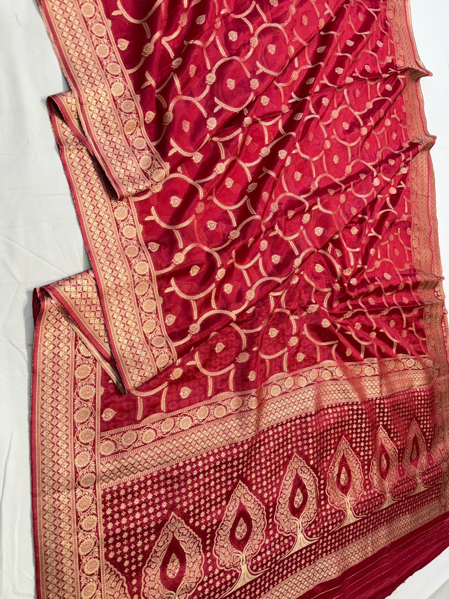 Red shade Chinon Viscose premium saree