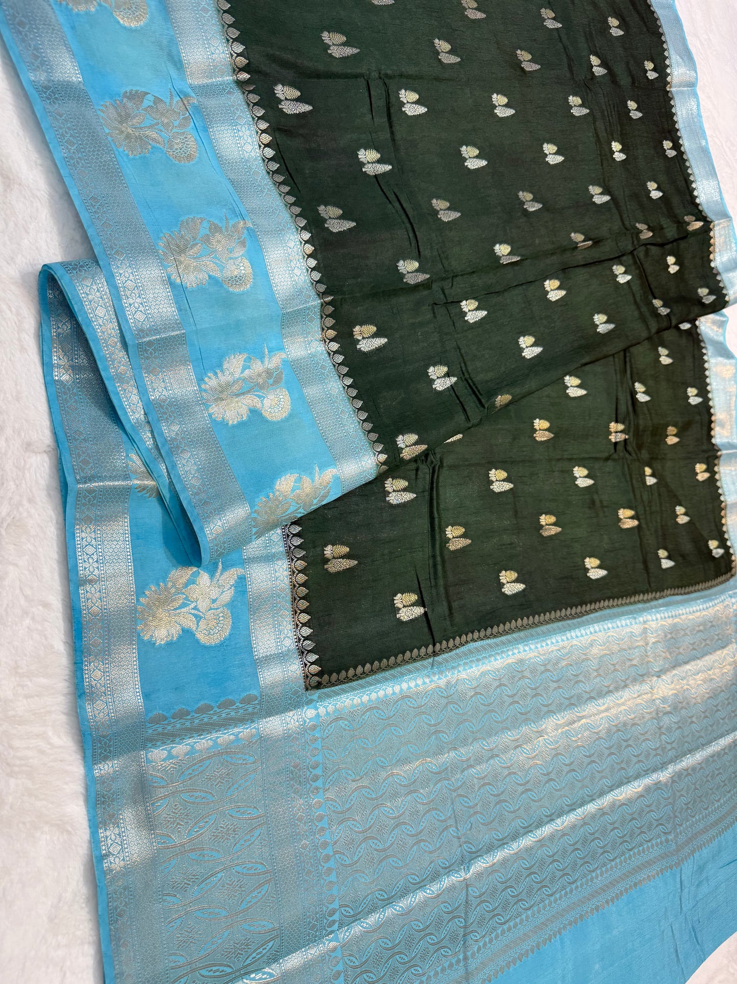 Mehandi & sea green shade raw mango Banarasi premium Banarasi saree
