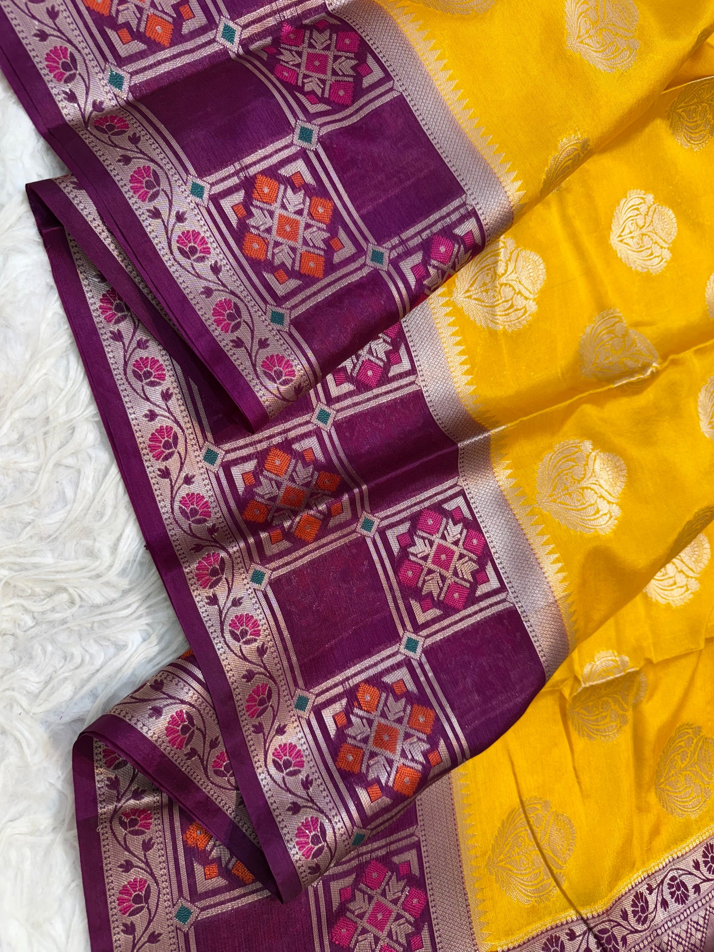 Mango magenta Warm Silk Skirt Border Zari Boota Saree