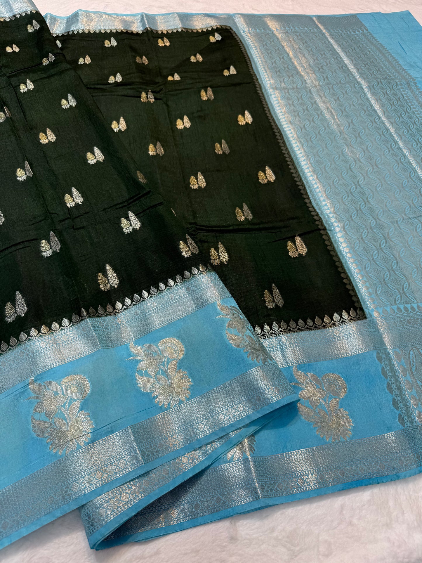 Mehandi & sea green shade raw mango Banarasi premium Banarasi saree