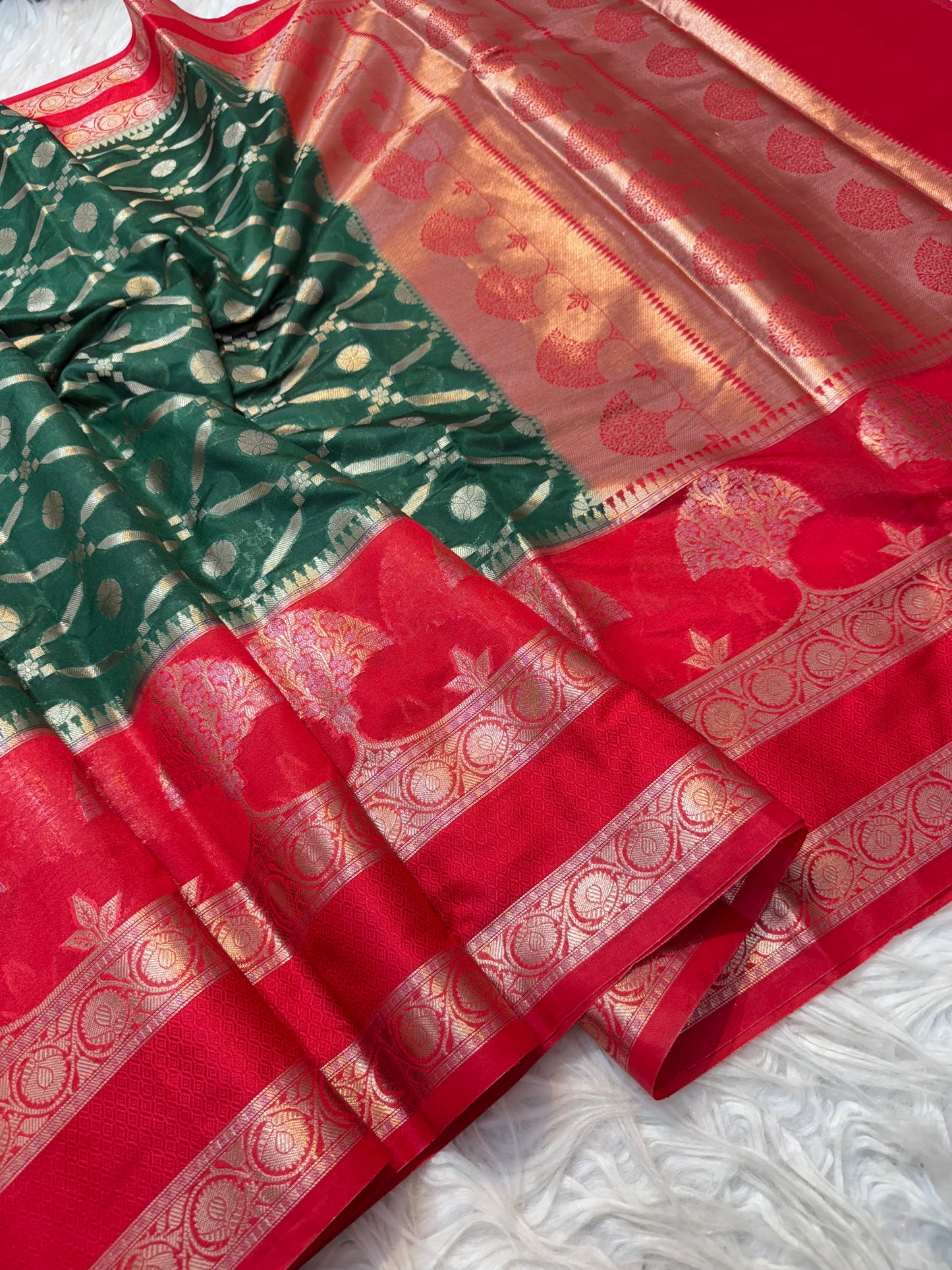 Bottle green & red shade Chiniya Silk premium Banarasi Saree