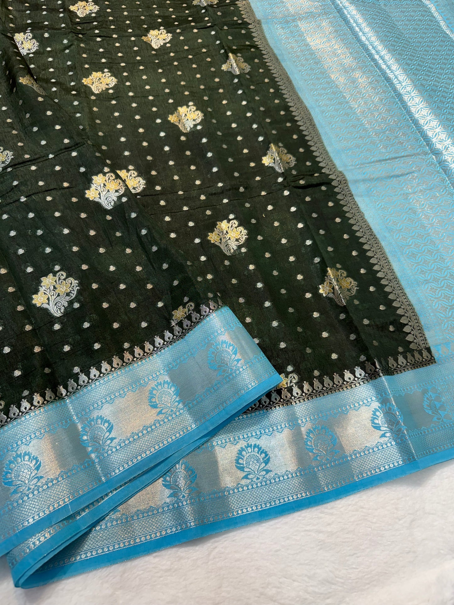 Mehandi & sea green shade raw mango Banarasi premium Banarasi saree