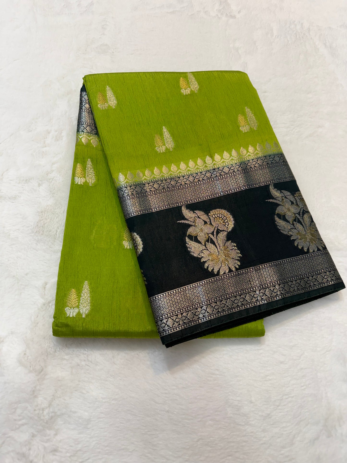 Pista green & bottle green shade raw mango Banarasi premium Banarasi saree