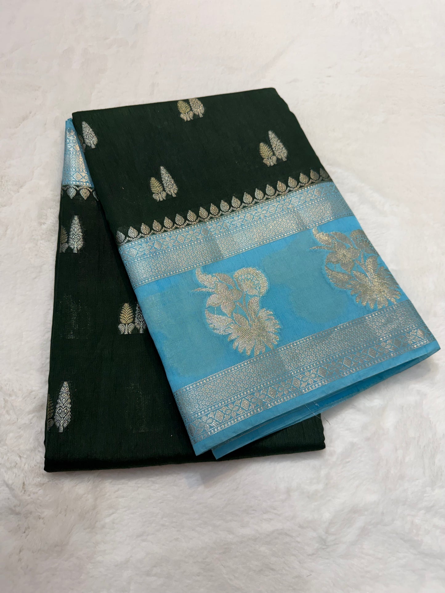 Mehandi & sea green shade raw mango Banarasi premium Banarasi saree