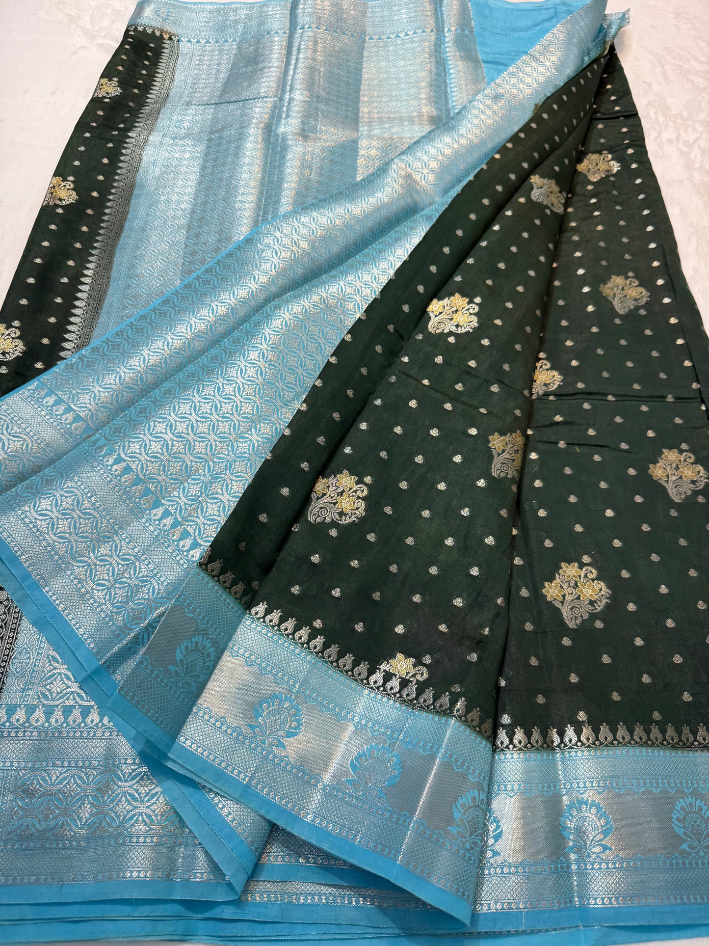 Mehandi & sea green shade raw mango Banarasi premium Banarasi saree