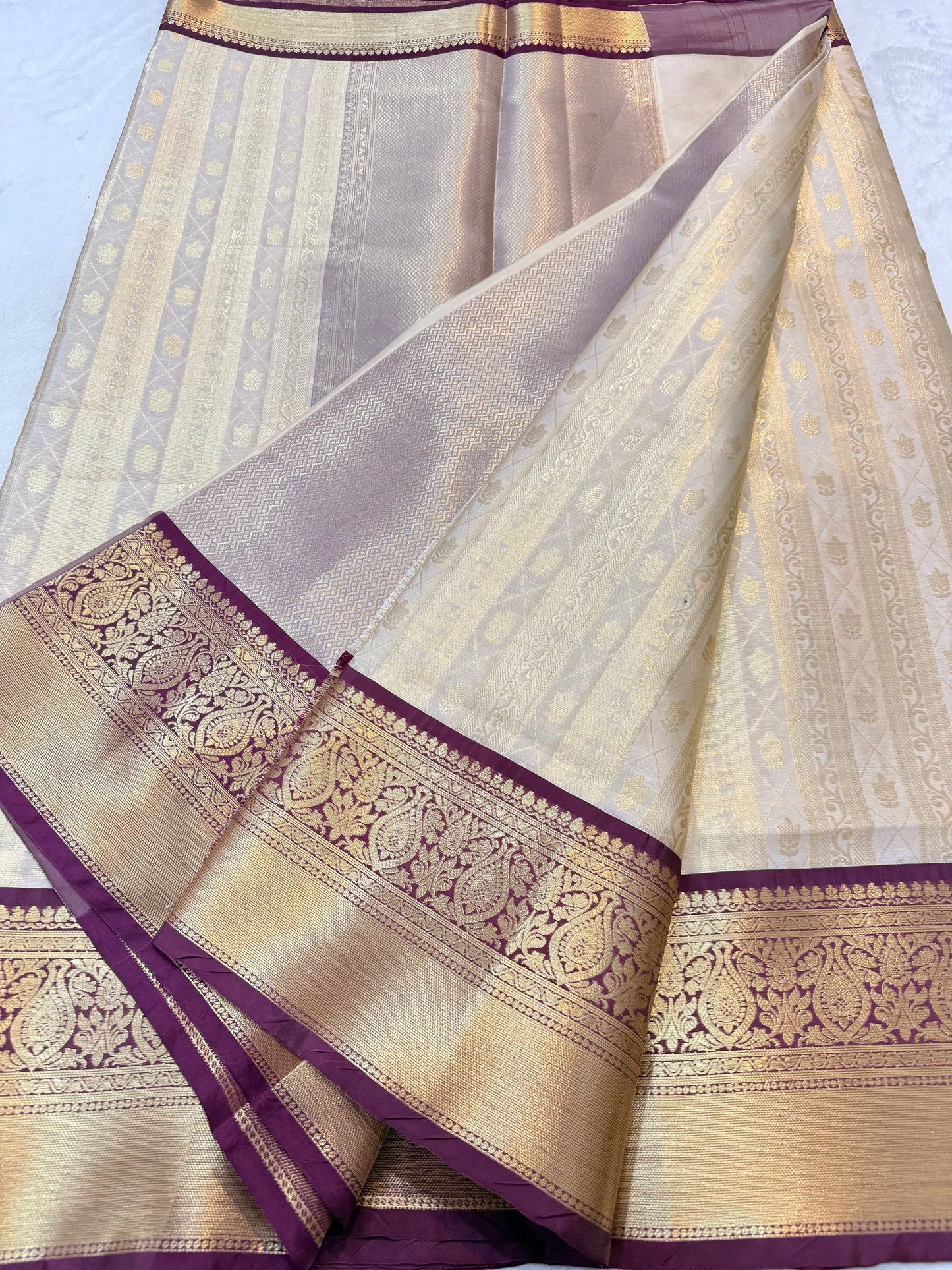 Off white & magenta shade Kanchi silk premium Banarasi saree