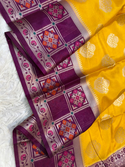 Mango magenta Warm Silk Skirt Border Zari Boota Saree