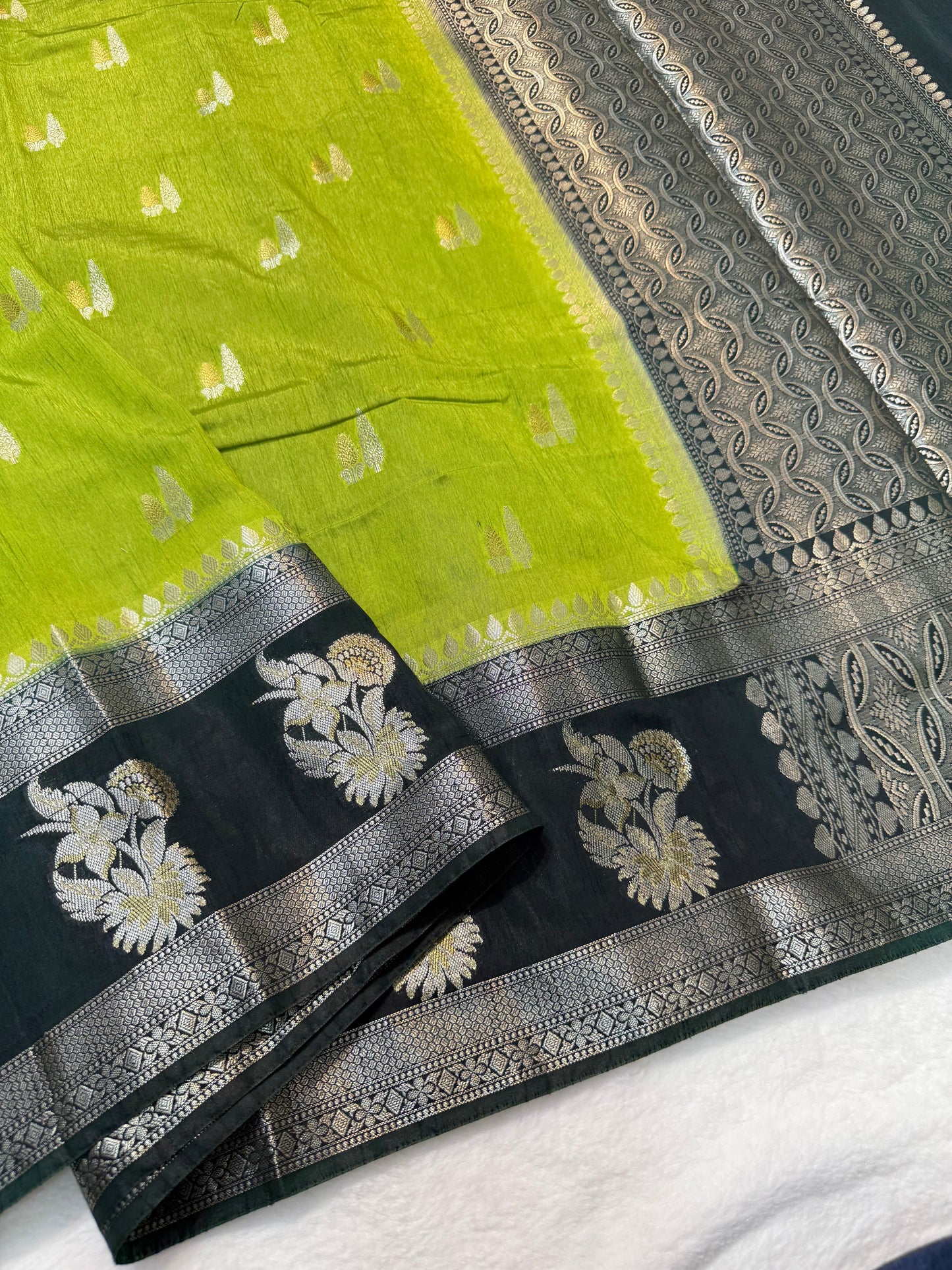 Pista green & bottle green shade raw mango Banarasi premium Banarasi saree